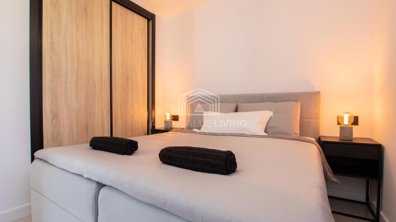 Contemporary Loft Style With Amazing Sea Views And With Direct Access To The Beach From The Community Lejlighed