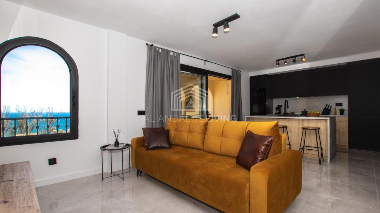 Contemporary Loft Style With Amazing Sea Views And With Direct Access To The Beach From The Community Apartamento Málaga