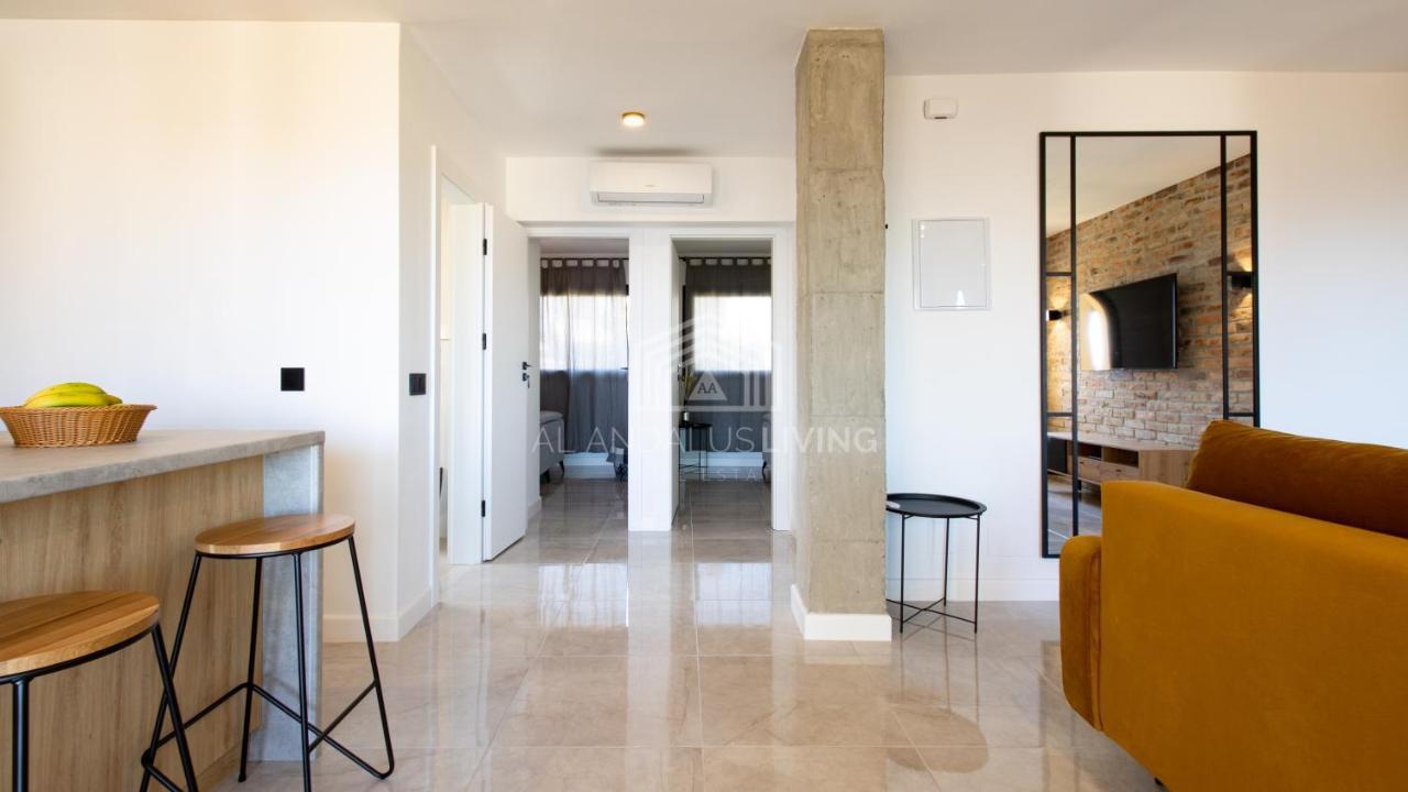 Contemporary Loft Style With Amazing Sea Views And With Direct Access To The Beach From The Community Apartamento